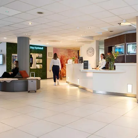 Novotel מלון 4*